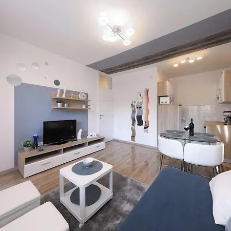 Angelica Lejlighed *